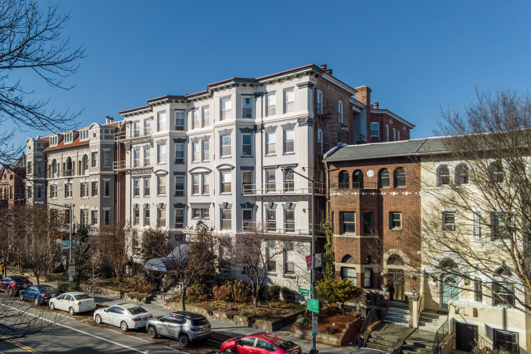 1855 Calvert St NW in Washington, DC - Building Photo