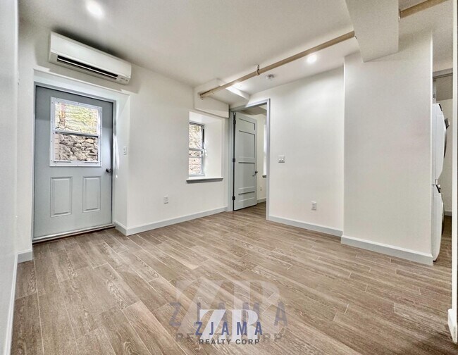64 W 107th St in New York, NY - Building Photo - Building Photo