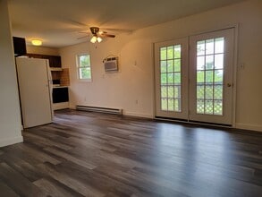 137 E Walnut St, Unit 2 in Ephrata, PA - Foto de edificio - Building Photo