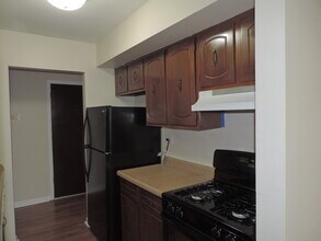 2275 Country Club Dr in Woodridge, IL - Building Photo - Building Photo