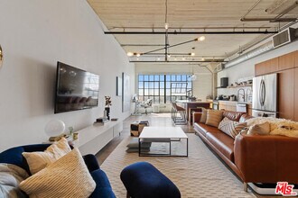 1855 Industrial St in Los Angeles, CA - Foto de edificio - Building Photo