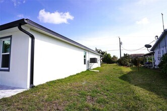 11319 Poplin Ave in Englewood, FL - Foto de edificio - Building Photo