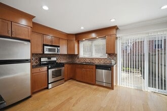 1155 Dickinson St in Springfield, MA - Building Photo - Building Photo