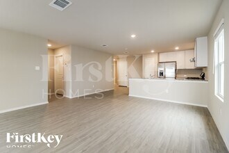 13124 Thyme Wy in Converse, TX - Foto de edificio - Building Photo