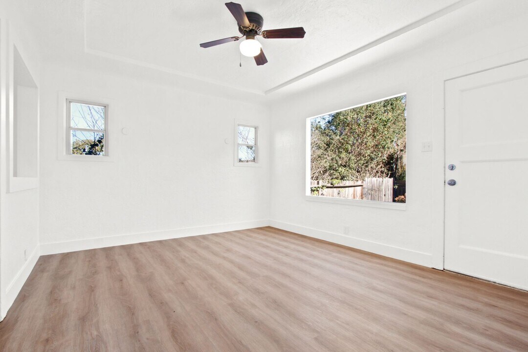 25921 Hillworth Ave-Unit -25923 Back House in Lomita, CA - Building Photo