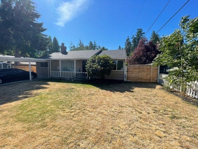 8900 Highland Ave SW in Tacoma, WA - Building Photo - Building Photo