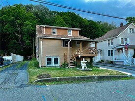 23 Richard St in Sloatsburg, NY - Building Photo