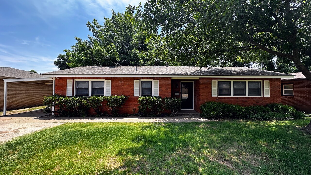 3813 48th St in Lubbock, TX - Building Photo