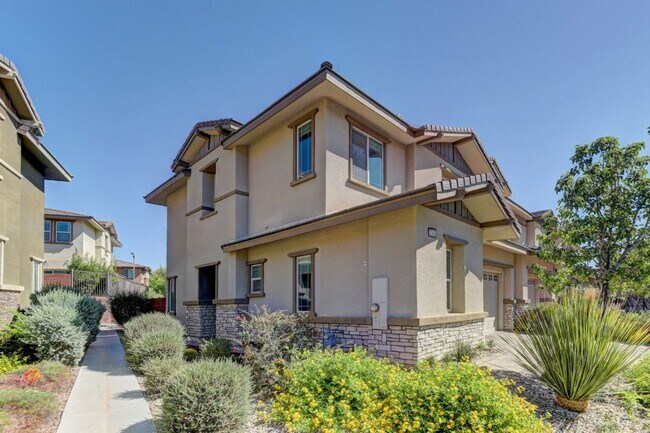 10360 Pescado Ln in Las Vegas, NV - Building Photo - Building Photo