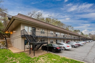Oakwood Place Apartments in Little Rock, AR - Building Photo