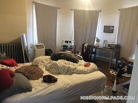 1526 Tremont St in Boston, MA - Building Photo