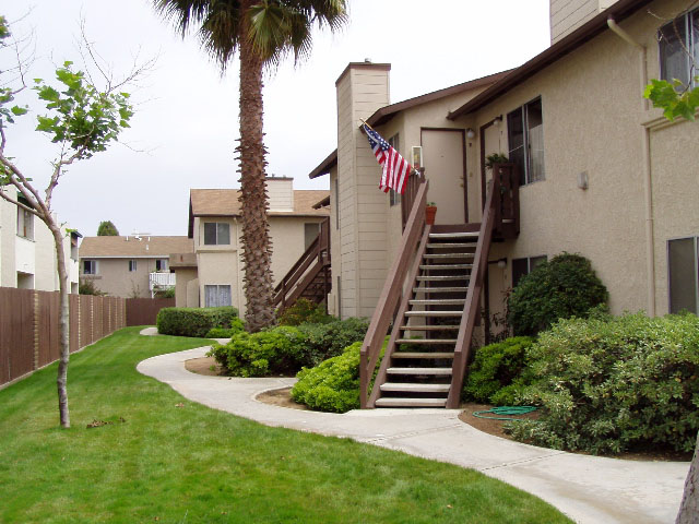 411-415 Chestnut Ave in Carlsbad, CA - Building Photo - Other