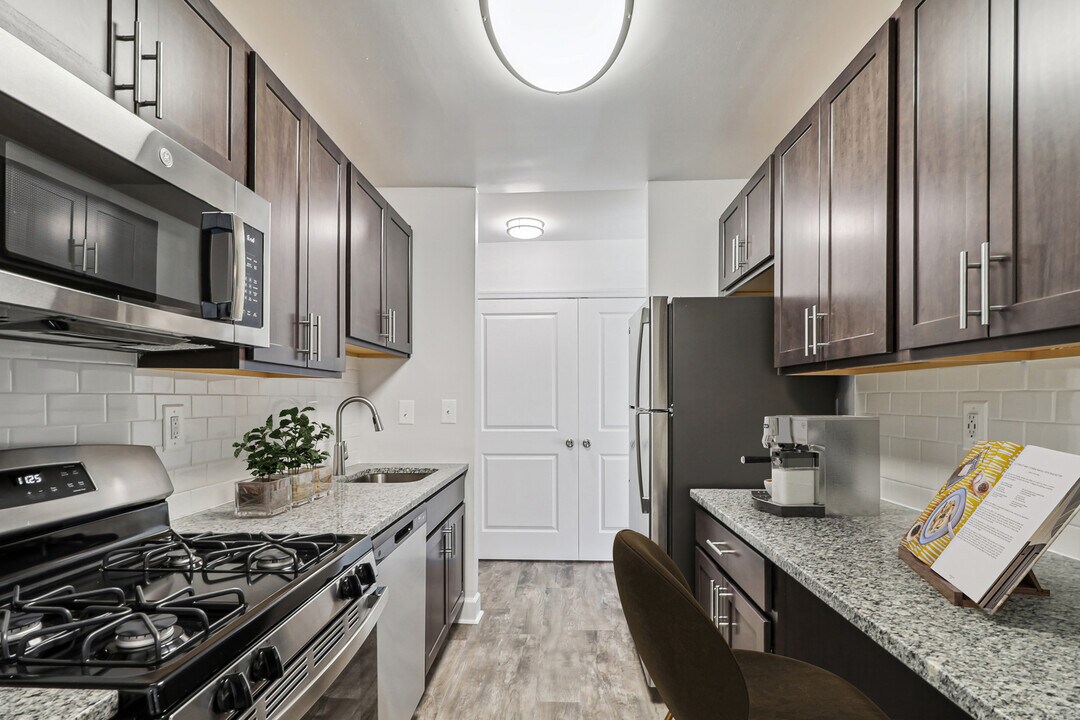 Rolling Park Apartments in Windsor Mill, MD - Foto de edificio