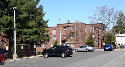 Baylor Arms Apartments in Moorestown, NJ - Foto de edificio - Building Photo
