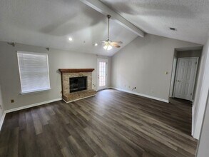 15 Honey Locust Ct in Little Rock, AR - Foto de edificio - Building Photo