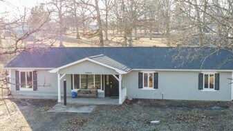 13949 Compton Rd in Dixon, MO - Building Photo