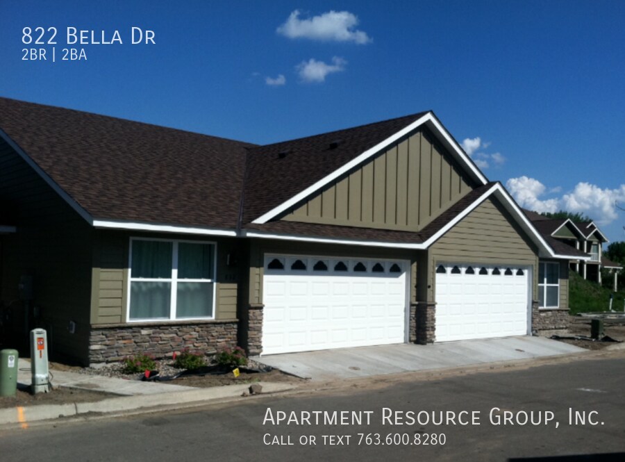 822 Bella Dr in Vadnais Heights, MN - Building Photo