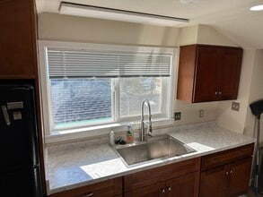 2132 19th Ave, Unit B in Oakland, CA - Building Photo - Building Photo