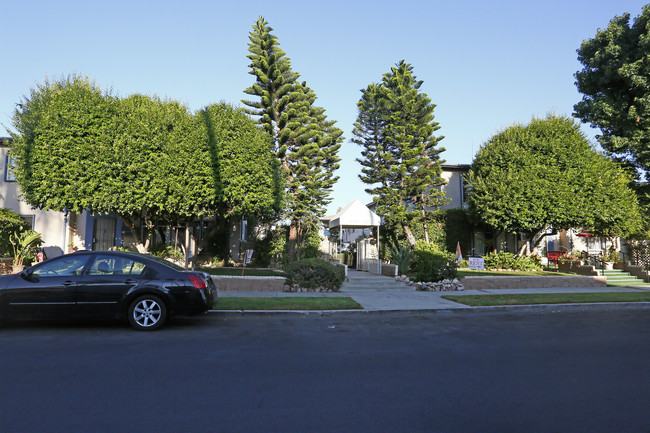 4445-4451 Murietta Ave in Van Nuys, CA - Foto de edificio - Building Photo