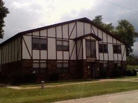 Tudor Towers in Poplar Bluff, MO - Building Photo