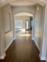 124 Parkcrest in Floresville, TX - Building Photo - Building Photo