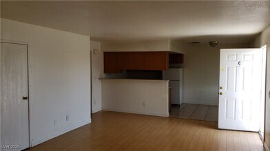 5165 E Glendale Ave in Las Vegas, NV - Building Photo - Building Photo