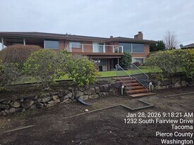 1232 S Fairview Dr in Tacoma, WA - Building Photo