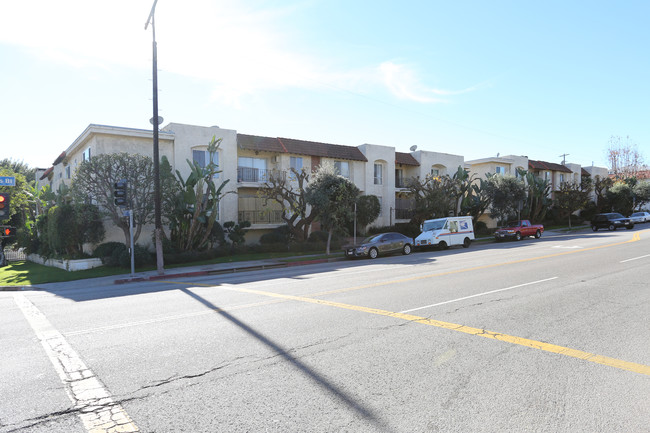 10920 Palms Blvd in Los Angeles, CA - Foto de edificio - Building Photo