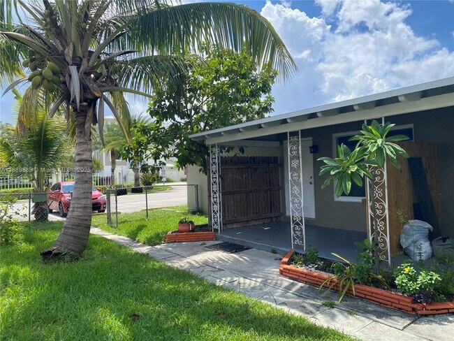 2215 Adams St in Hollywood, FL - Building Photo - Building Photo