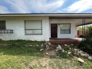 101 Poco Vista Dr S in Kerrville, TX - Building Photo - Building Photo