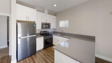 5642 Dorothy Way in San Diego, CA - Building Photo - Building Photo