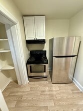 12 E Lancaster Ave in Paoli, PA - Foto de edificio - Building Photo
