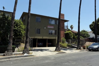 126 S Manhattan Pl in Los Angeles, CA - Building Photo - Primary Photo