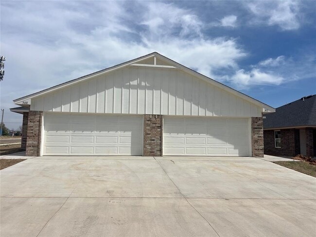 300 Aaran Way in Yukon, OK - Building Photo - Building Photo