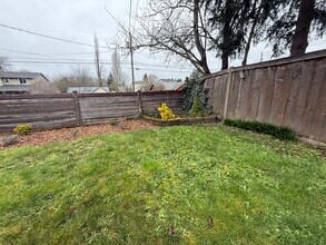 406 E 43rd St in Tacoma, WA - Building Photo - Building Photo