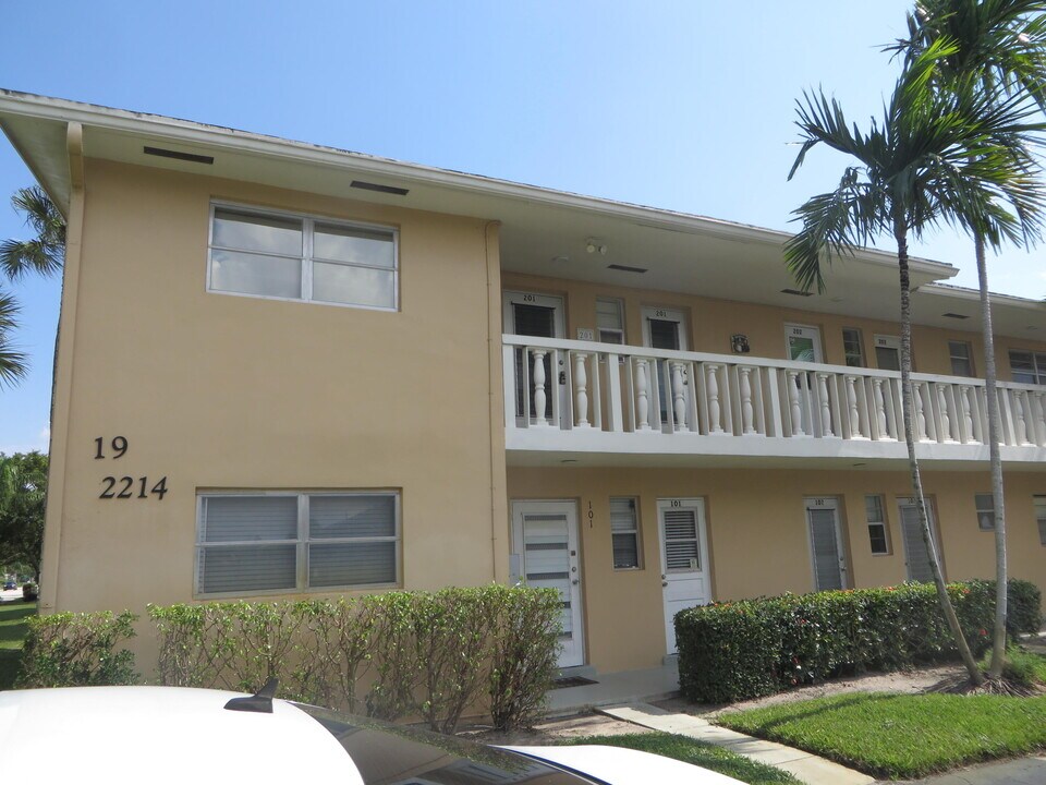 2214 NE 1st Way in Boynton Beach, FL - Building Photo