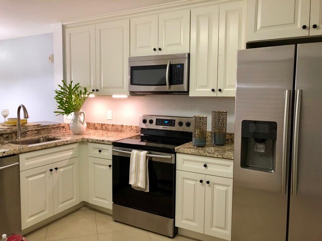10141 W Sunrise Blvd, Unit CARLOS in Plantation, FL - Building Photo - Building Photo