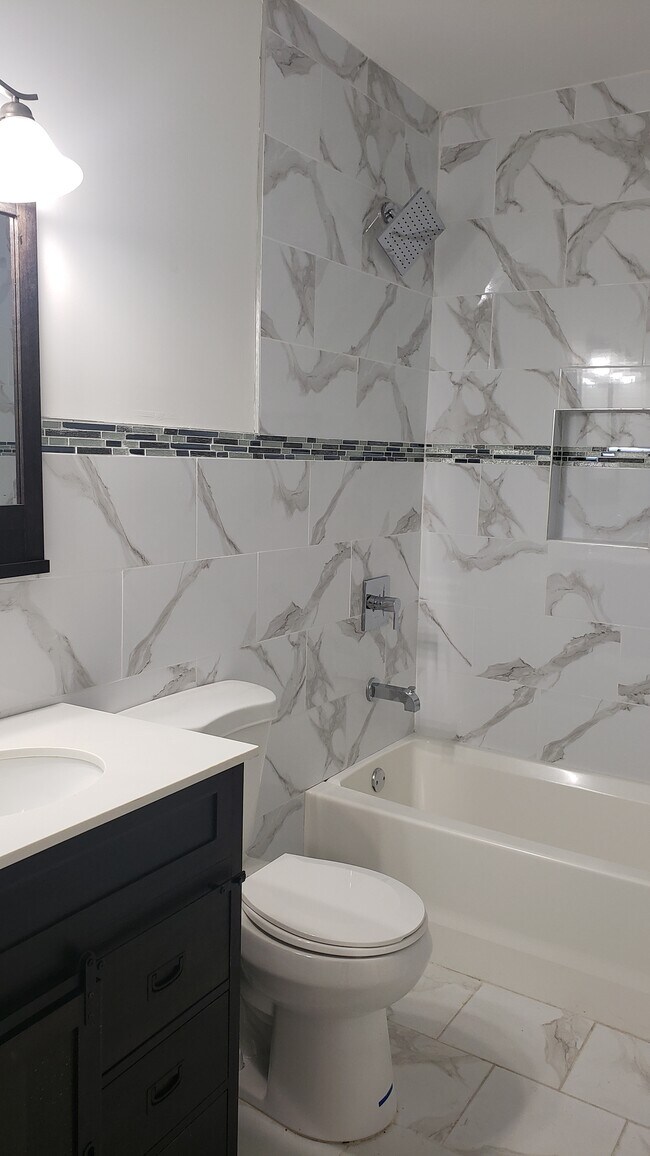 643 E 87th St, Unit #2 in Brooklyn, NY - Foto de edificio - Building Photo