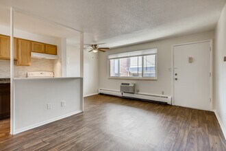 2330 S University Blvd in Denver, CO - Foto de edificio - Building Photo