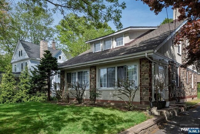 211 Kenilworth Rd in Ridgewood, NJ - Building Photo - Building Photo
