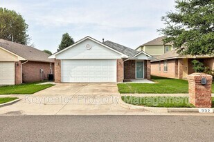 932 Beaumont Square in Norman, OK - Building Photo