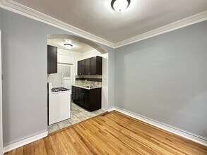 1363 W Estes Ave, Unit T1 in Chicago, IL - Foto de edificio - Building Photo