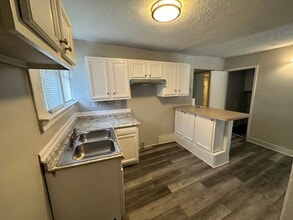 6262 Simpson Ave in Cincinnati, OH - Building Photo - Building Photo