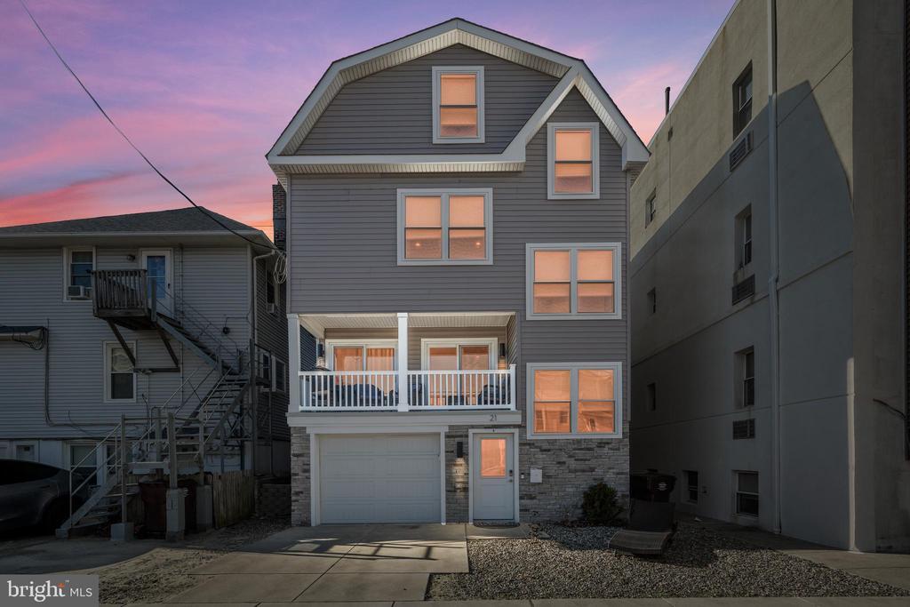 21 S Weymouth Ave in Ventnor City, NJ - Building Photo