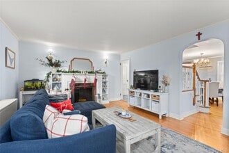 55 Robbins Ave in Amityville, NY - Building Photo - Building Photo