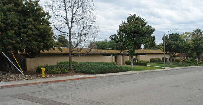 Cambridge Apartments in Claremont, CA - Building Photo - Building Photo