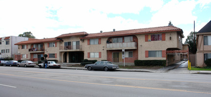 15522 Vanowen St in Van Nuys, CA - Building Photo - Building Photo