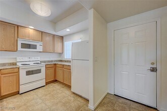6160 Rumrill St, Unit 138 in Las Vegas, NV - Building Photo - Building Photo