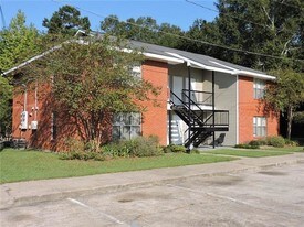 390 Guzzardo Ln, Unit 2B in Independence, LA - Building Photo