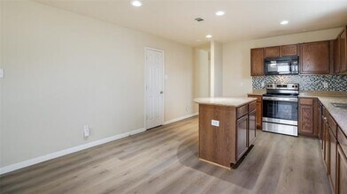 1508 Mockingbird Dr in Aubrey, TX - Building Photo - Building Photo